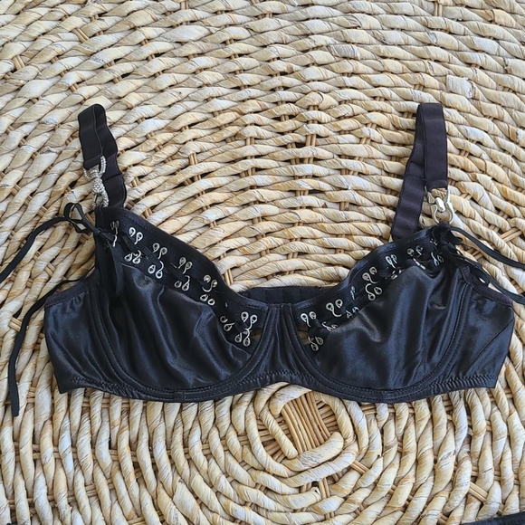 Black bra and skirt set - Picture 2 of 9